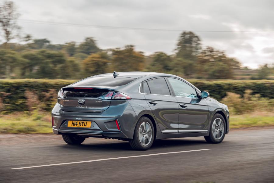  Hyundai IONIQ Plug-in Hybrid (AE) 2019 года  (UK) (фото 2 из 40)